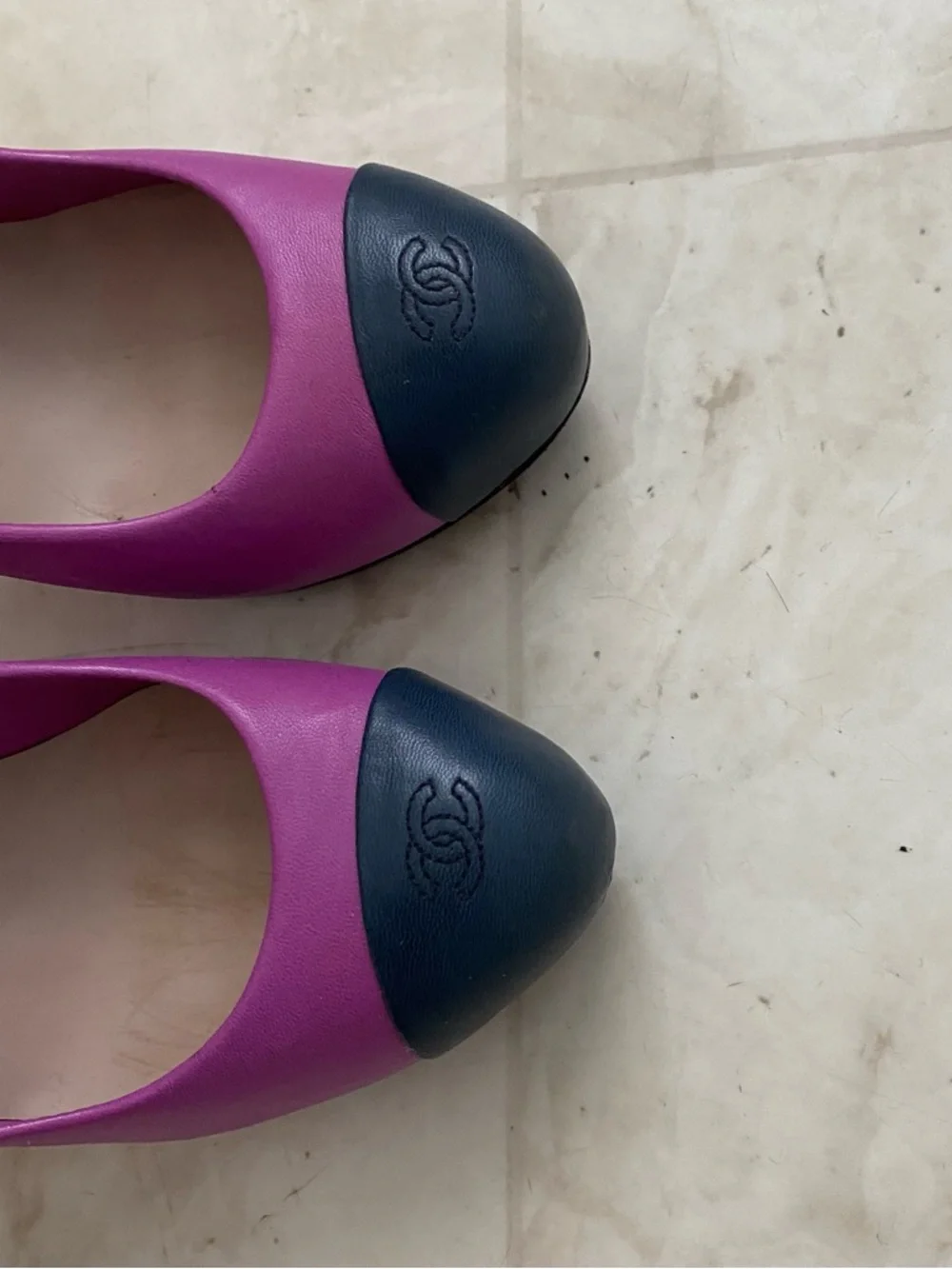 Chanel Made in Italy Interlocking CC Logo Purple Navy Leather Pumps Heels 6/36